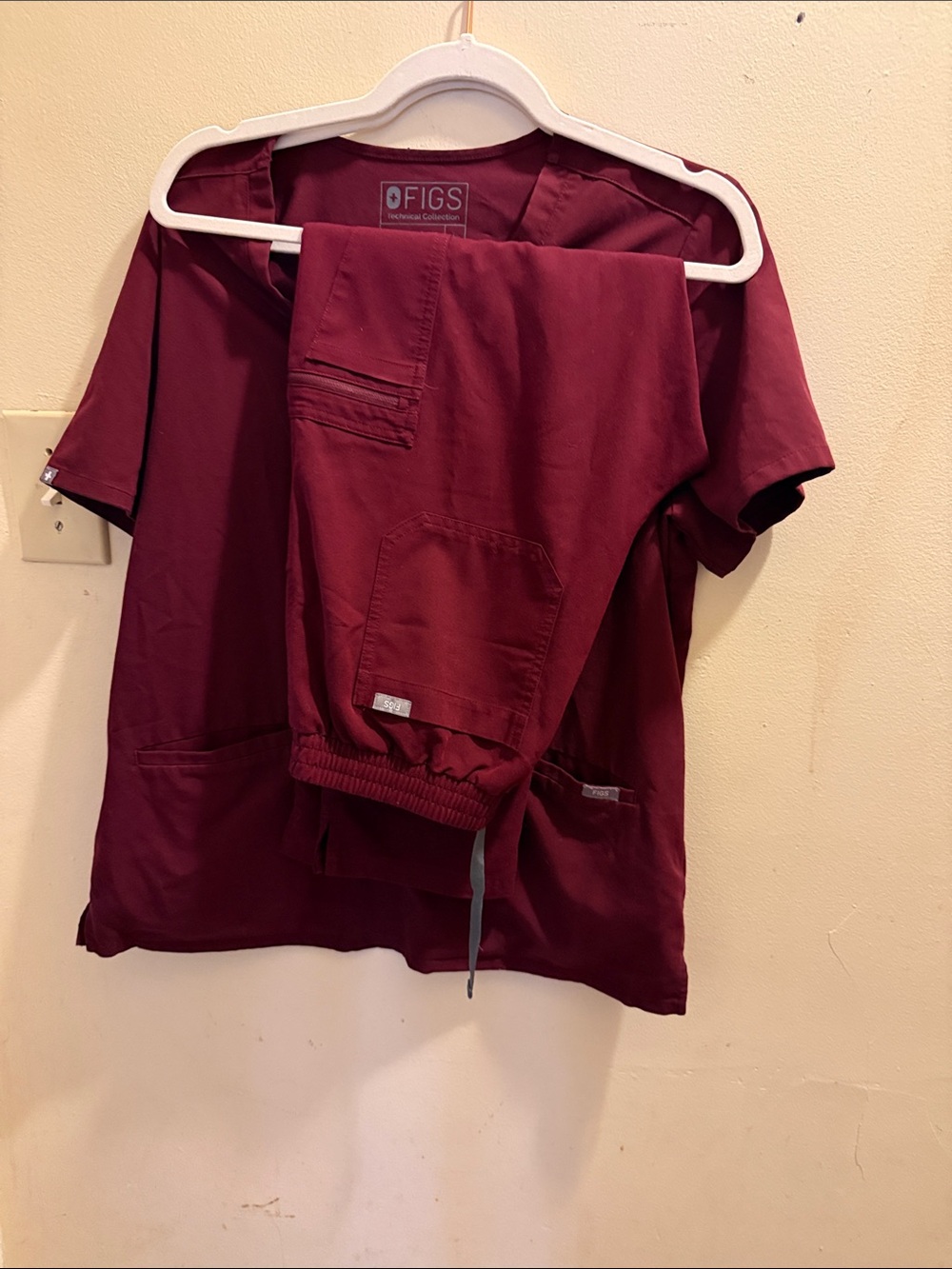 Figs Burgundy Medical Scrub Set blouse large pants medium.